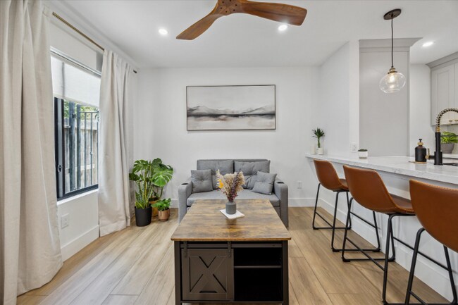 Foto del edificio - 5844 Darling St