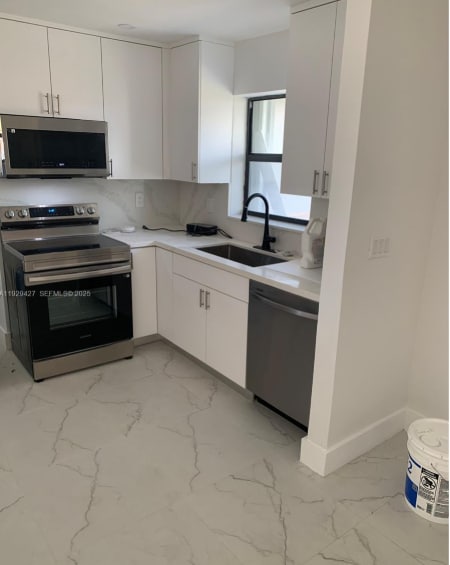 Building Photo - 14301 SW 105th Ave