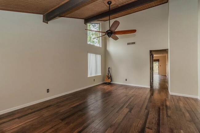 Building Photo - 4885 E Butler Ave