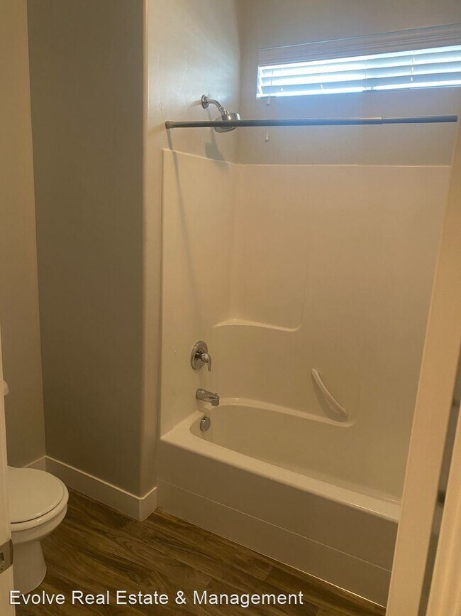 Foto del edificio - 3 br, 2 bath House - 84  W Silver Springs ...