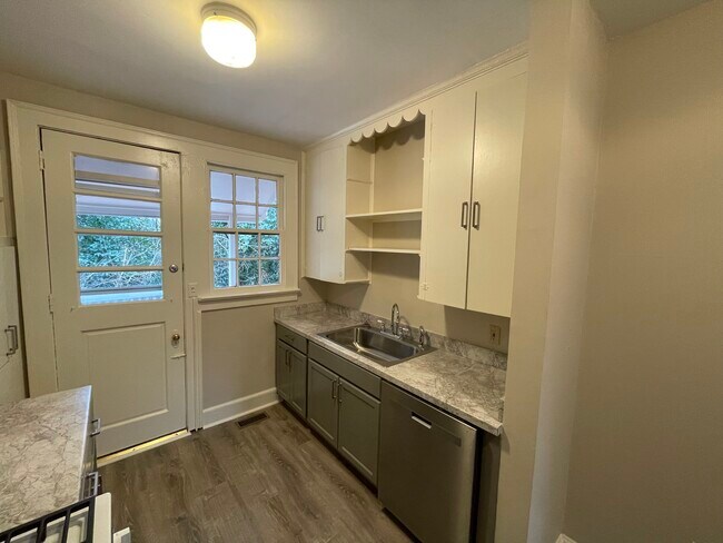 Foto del edificio - 126 Oakhaven Ave