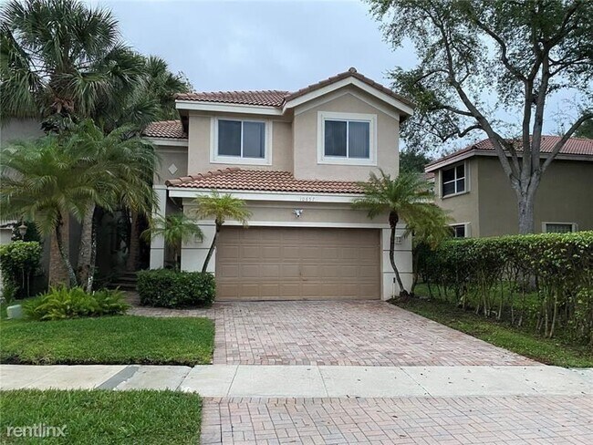 Foto del edificio - 4 br, 2.5 bath House - 10657 NW 1st St