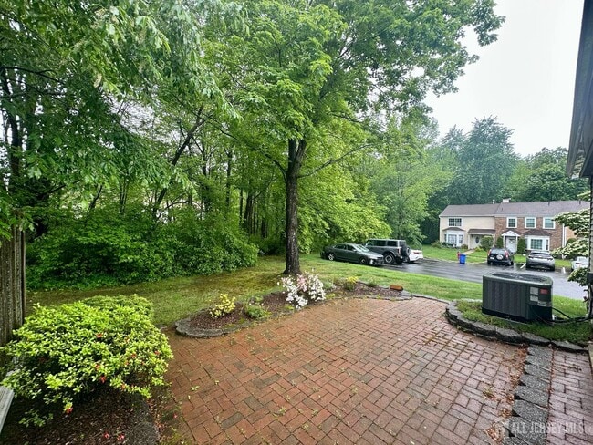 Building Photo - 143 Archery Ct