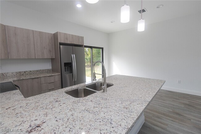 Building Photo - 5023 N Dogwood Cir