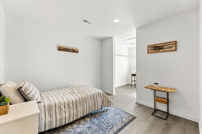 Foto del edificio - NEW MODERN HOME SALMON CREEK