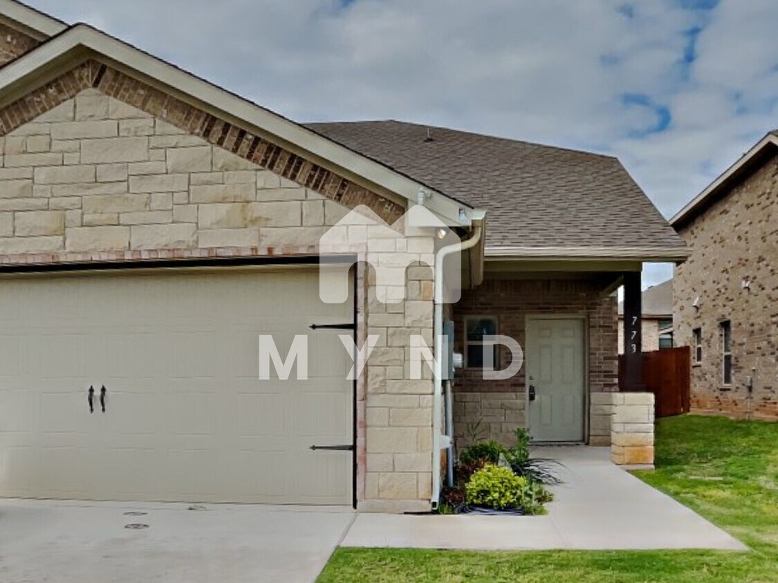 773 Rolling Terrace Circle Townhome Rentals in Granbury TX