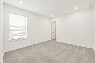 Building Photo - 31819 Autumn Spur Ln