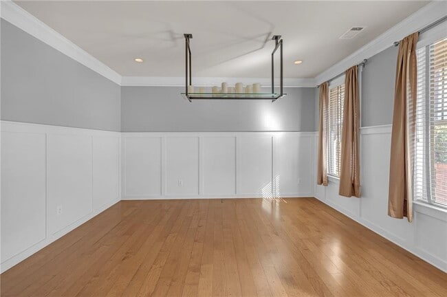 Foto del edificio - 2048 Village Crest Dr NW