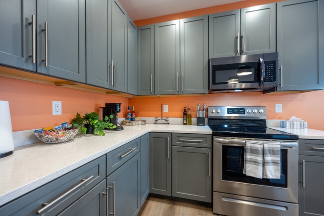 Building Photo - 601 E Miller Dr