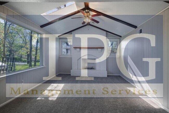Foto del edificio - Newly Renovated, Pet Friendly Home in KCMO!