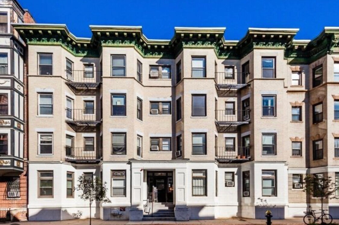 Building Photo - 157-133 Hemenway St