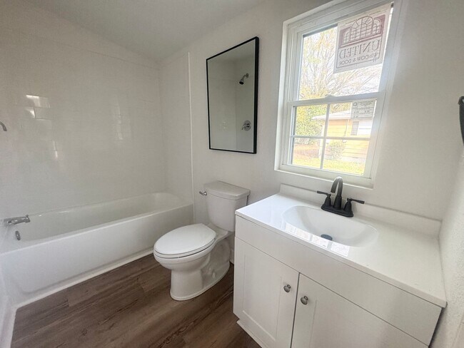 Foto del edificio - 801 Herrington Rd