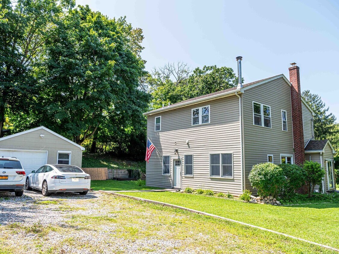 3 Bedroom, 2 full Bathroom, 1 Office Spac... - 3 Bedroom,  2 full Bathroom, 1 Office Spac...