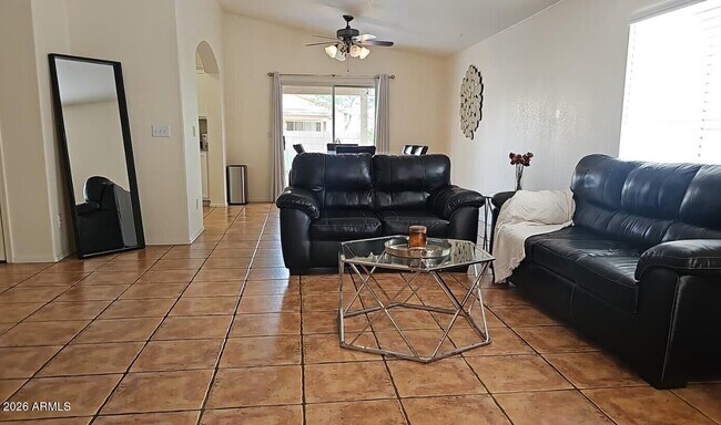 Foto del edificio - 2174 W Roundwood Pl
