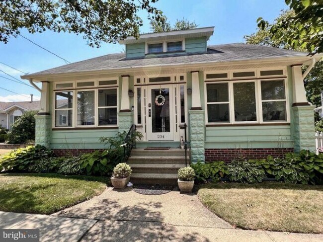 Foto del edificio - 234 E 3rd St