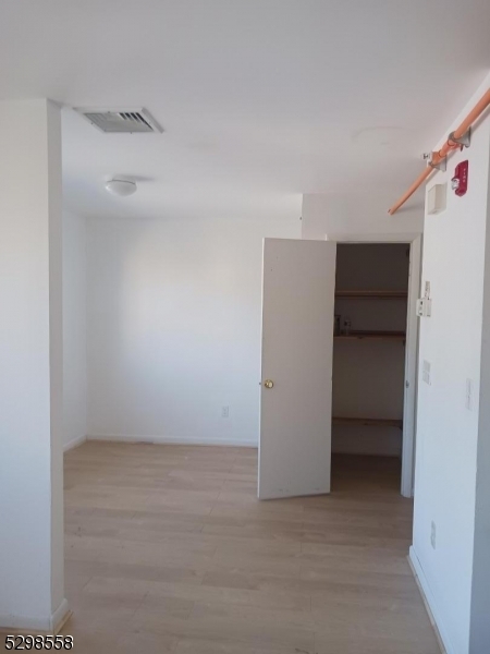 Foto del edificio - 120 N Beverwyck Rd