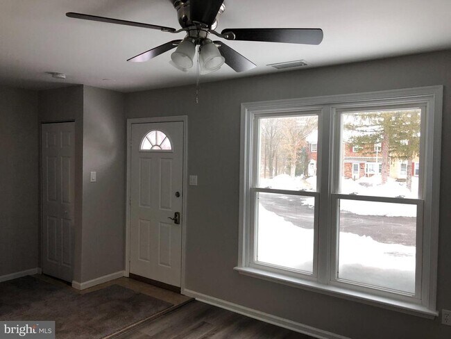 Foto del edificio - 526 Barrington Ct