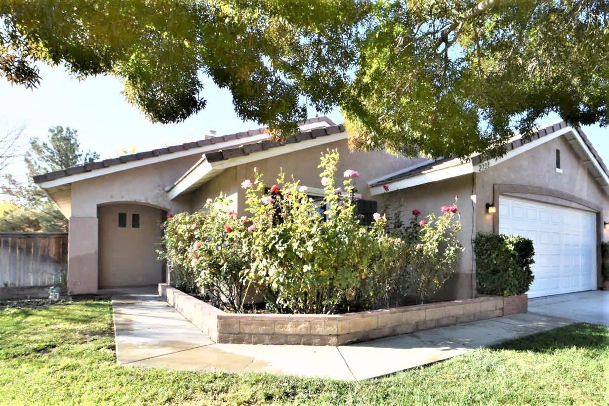 2738 W Lingard St House Rental in Lancaster, CA