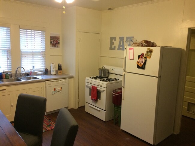 Building Photo - 1905 David St