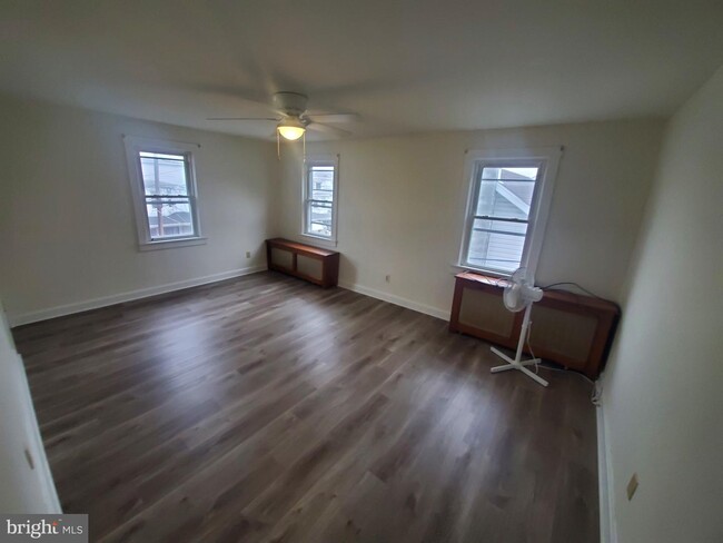 Building Photo - 517 E Elm St