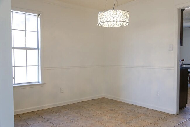 Foto del edificio - 348 Wolf Run Rd