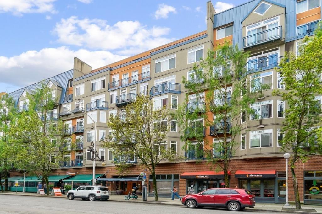 Primary Photo - Belltown Court One Bedroom Condo - 1 bedroom