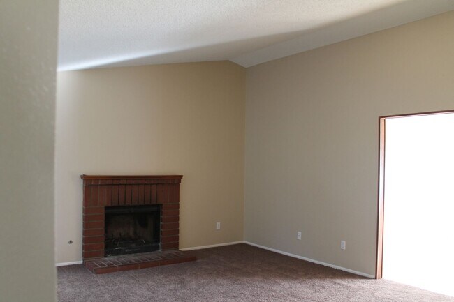 Building Photo - 4bd/2ba Home - 22803 Scotia Ln. (92557)