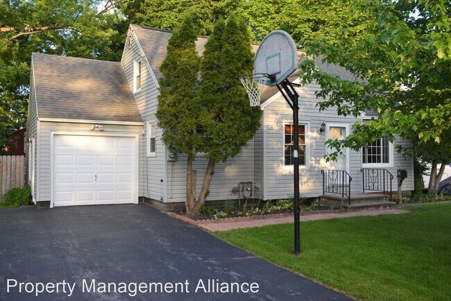 Foto del edificio - 3 br, 1.5 bath House - 109 Van Mara Drive