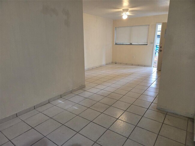 Foto del edificio - 1560 NE 111th St