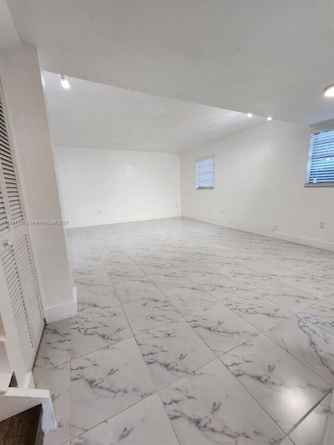 Foto del edificio - 5100 W 12th Ln