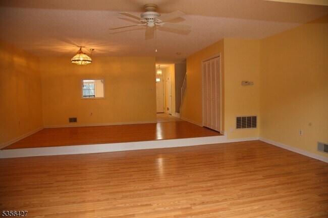 Building Photo - 292 Penns Way