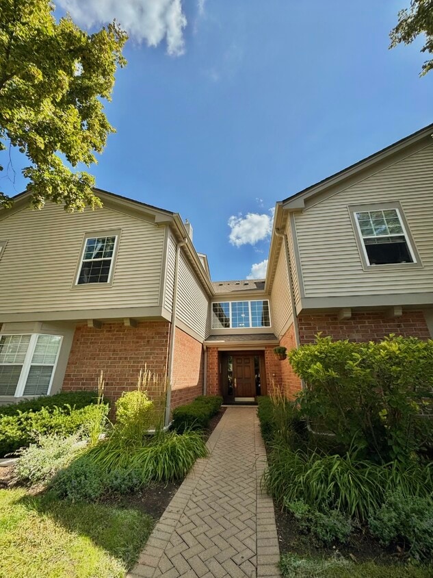 Primary Photo - 108 White Oak Ct