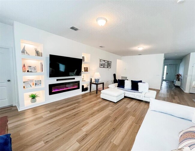 Foto del edificio - 11203 Lemon Lake Blvd