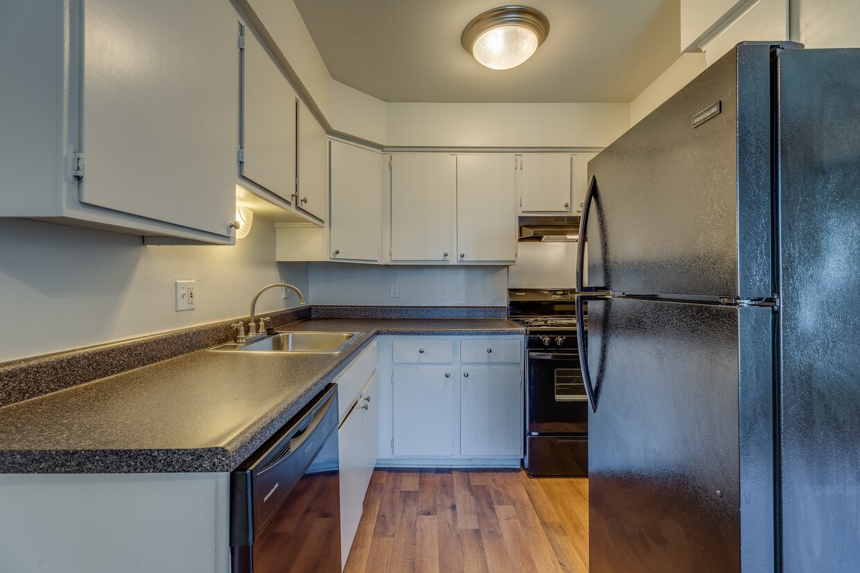 Cherry Hill Village Apartments Dearborn Heights