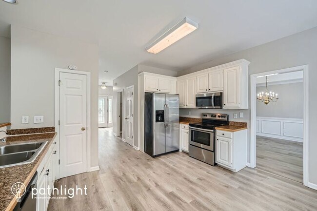 Building Photo - 890 Georgian Hills Dr
