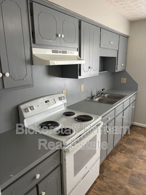 Foto del edificio - 6270 Stoneway Dr