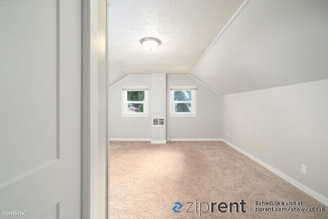 Building Photo - 2 br, 1 bath House - 830 SE Cedar St, Hill...