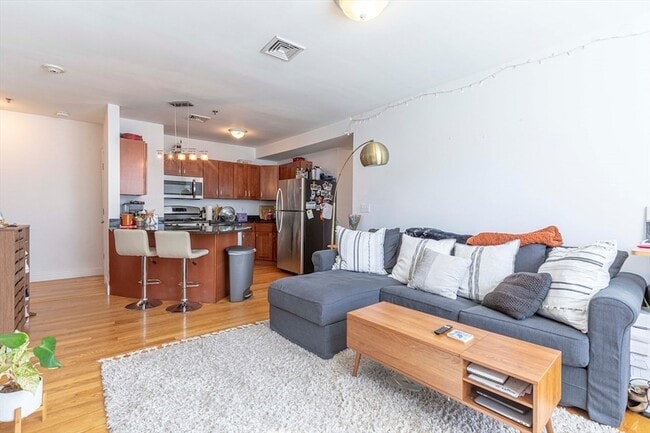 Photo - 535 Cambridge St Apartment