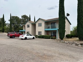 Building Photo - 400 Bent River Rd