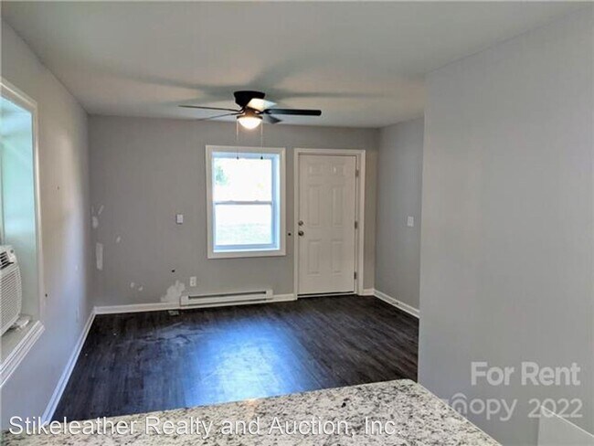 Building Photo - 2 br, 1 bath House - 254 W McNeely Avenue