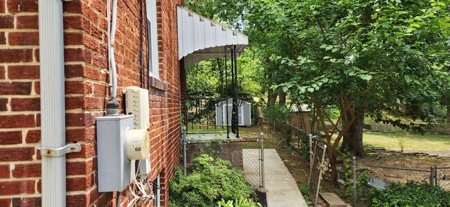 Building Photo - 6213 Forest Rd