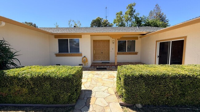 Foto del edificio - 5308 Lightwood Dr