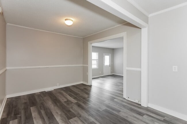 Building Photo - 906 N Broad St