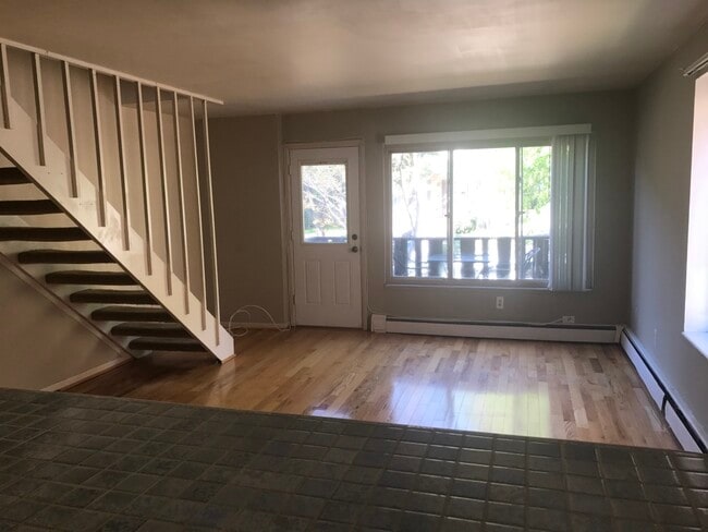 Building Photo - Brown Street Apartments - 10 Min from UofM