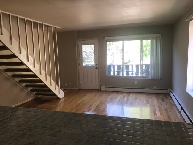 Foto del edificio - Brown Street Apartments - 10 Min from UofM
