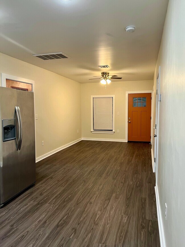 Foto del edificio - 1037 E Haskell Pl