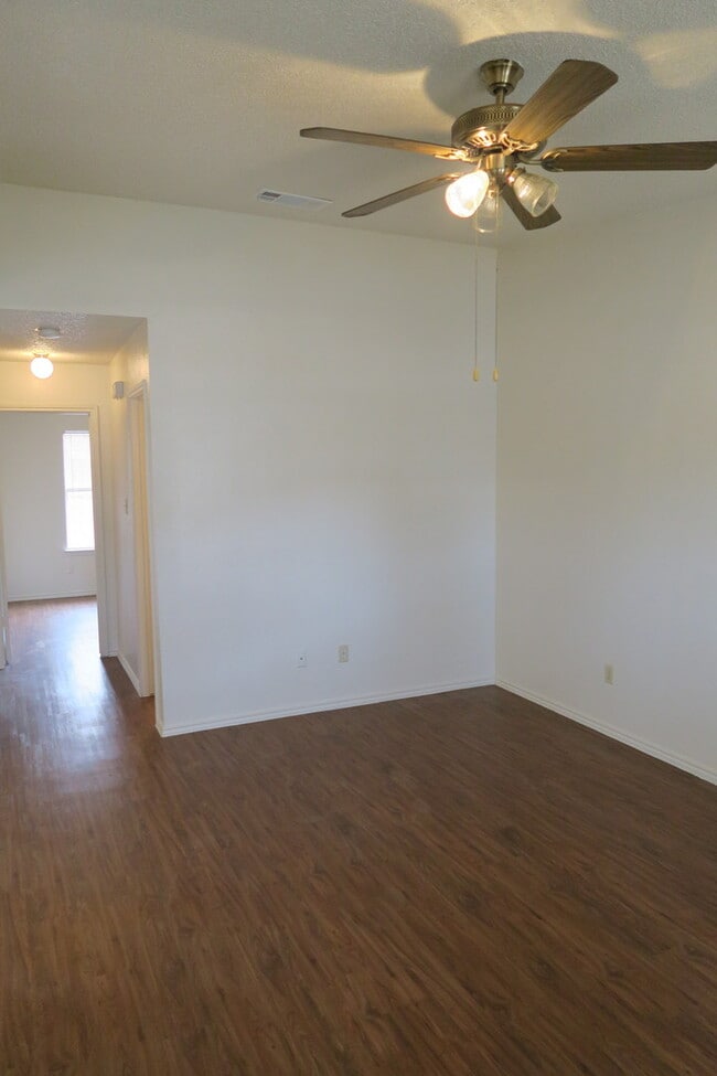 Building Photo - GREAT ROUND ROCK LOCATION