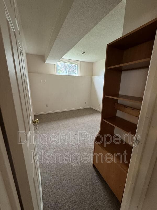 Photo du bâtiment - 1241 Huntington Cir