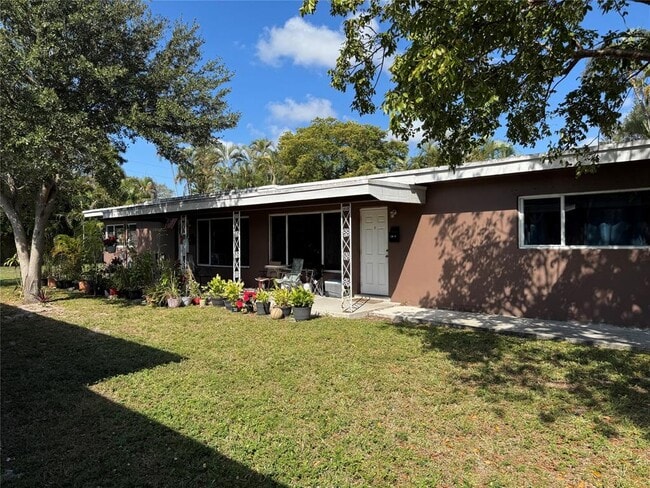 Building Photo - 911 SW 15th Ter