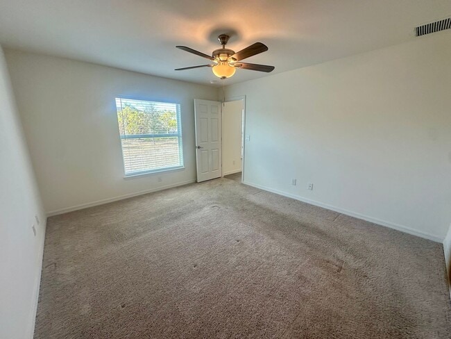 Foto del edificio - 4 Bedroom -2 Bathrooms NE Cape Coral- City Water (Del Prado & Pine Island)